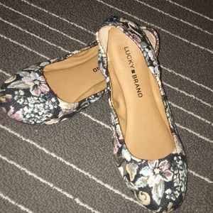 Size 6.5 lucky brand Emmie Tapestry flats!!